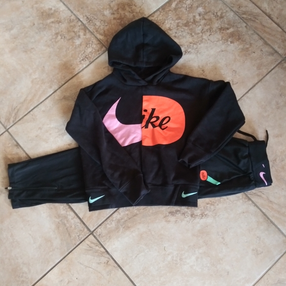 2 pc nike sweat suits